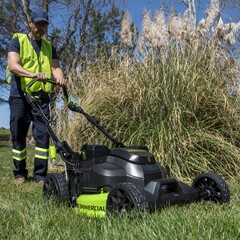 Газонокосилка Greenworks TwinForce GC82LM61S 82V (61 см) самоходная аккумуляторная, без АКБ и ЗУ