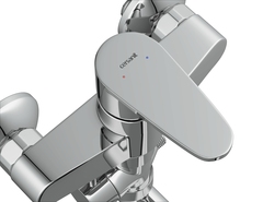 Смеситель для ванны CARI однорычажный излив 30см