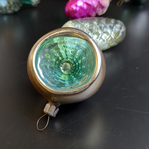 Ёлочные игрушки набор из 8 разных штук шишки, фонарики и др, стекло, подвесные, винтаж времён СССР 1950-1980 гг. Советские ёлочные игрушки и украшения. Состояние и комплектация на фото.