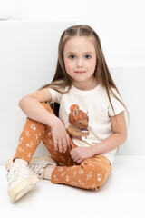 фуфайка  для девочки  КР 302185/молочный к411