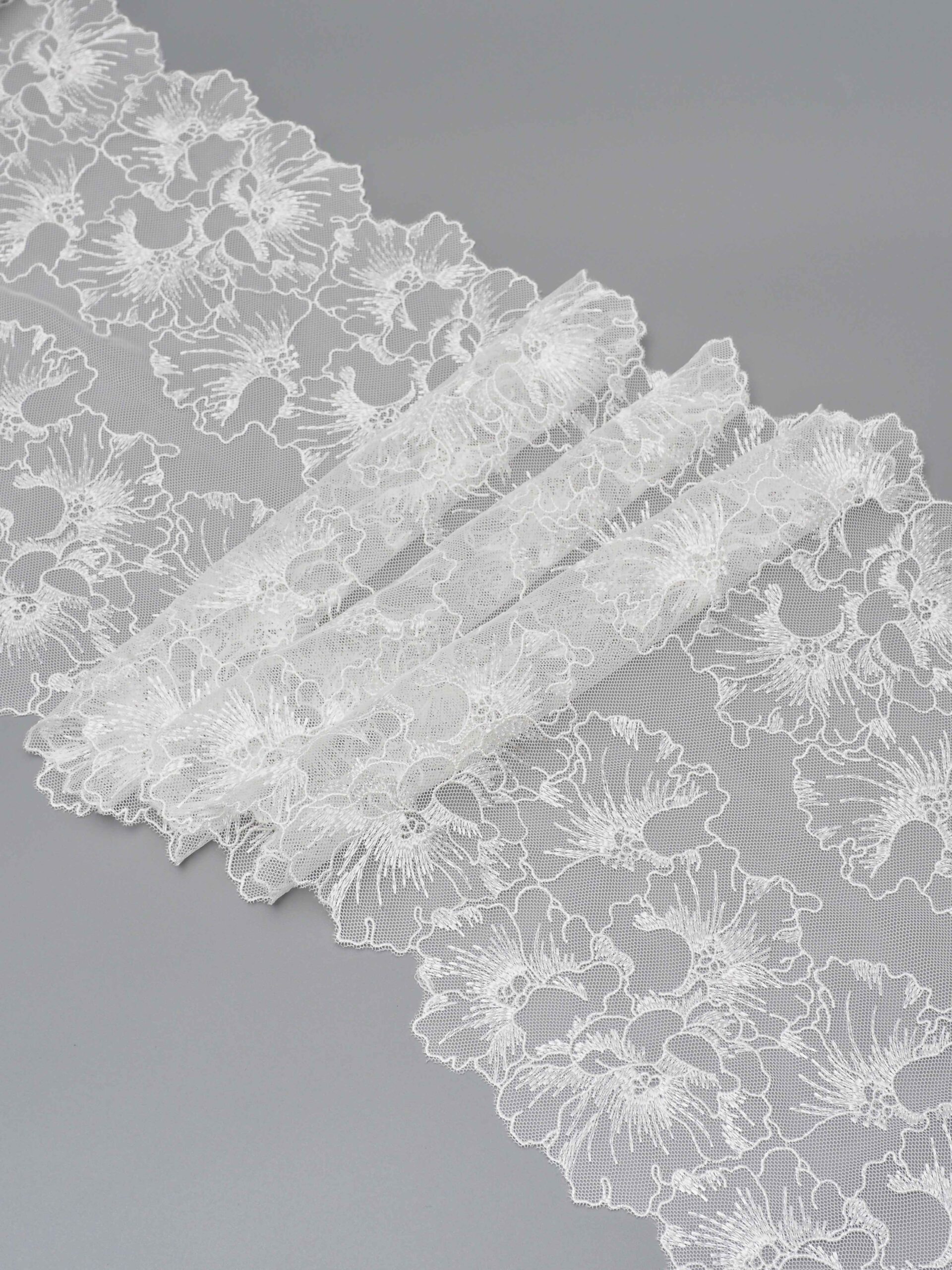 Вышивка на сетке теплая белая неэластичная ширина 22 см ОТРЕЗЫ