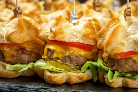 Мини бургер-профитроль с котлетой из говядины, 20 шт.