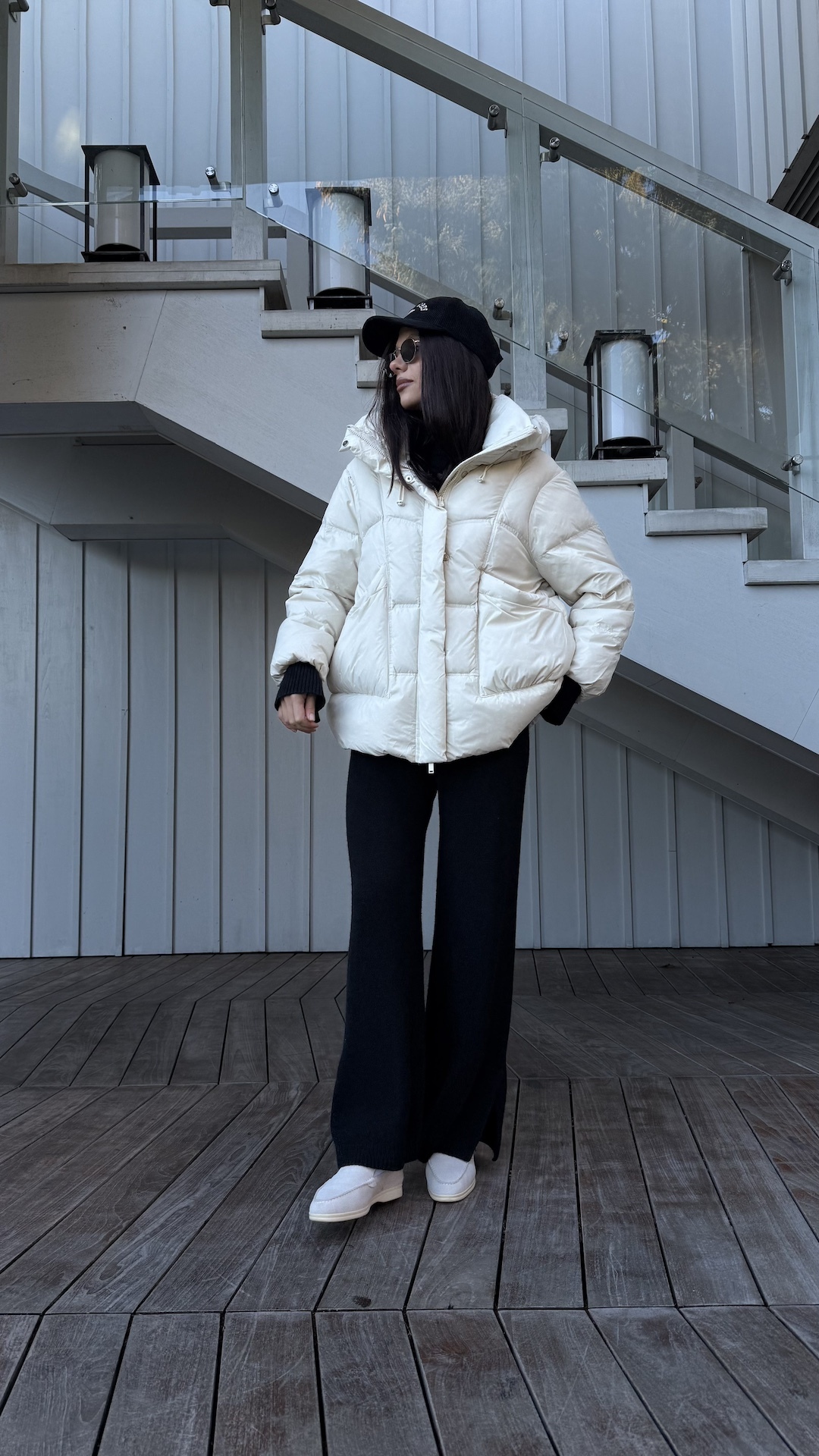 Пуховик с объёмным капюшоном