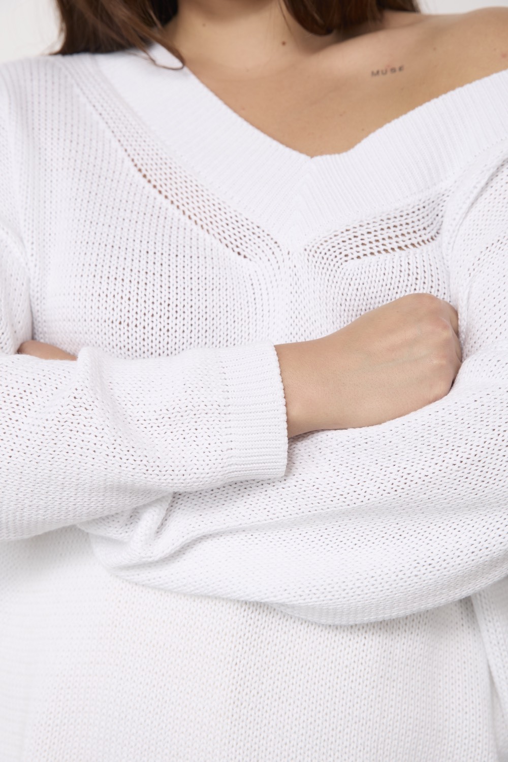 Джемпер вязаный на одно плечо, белый