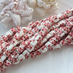 Бусина Кубик, керамика, белая с красной росписью, 8 мм, 1 нить, К107