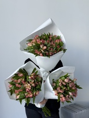 Охапка альстромерии в нежно розовом оттенке 10 шт