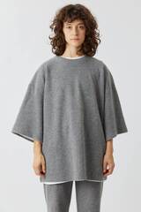 Огромная футболка светло-серого цвета