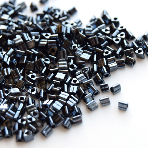 Бисер японский TOHO Triangle треугольный 11/0 0081 гематит