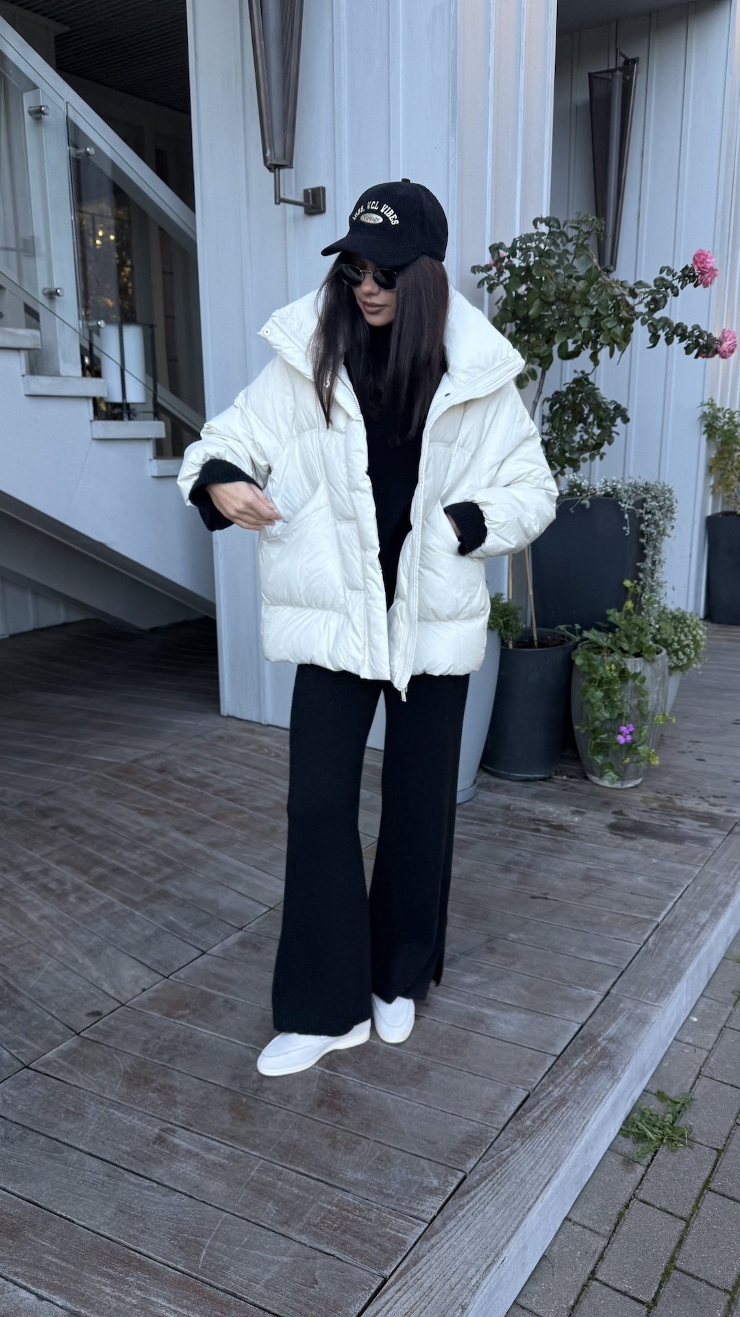 Пуховик с объёмным капюшоном