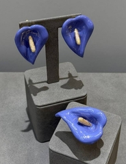 83273-nabor-ukrashenij-cvetok-kally-s-cvetnoj-ehmalyu-sergi-kolco