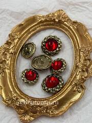 Пуговицы состаренное золото с красным камнем