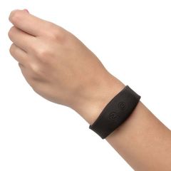 Стимулятор в трусики с пультом-браслетом Lock-N-Play Wristband Remote Panty Teaser - 