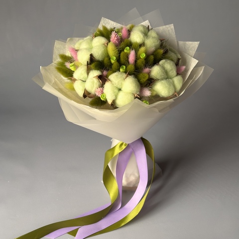 «Мятная лужайка» - букет из стабилизированных цветов и сухоцветов