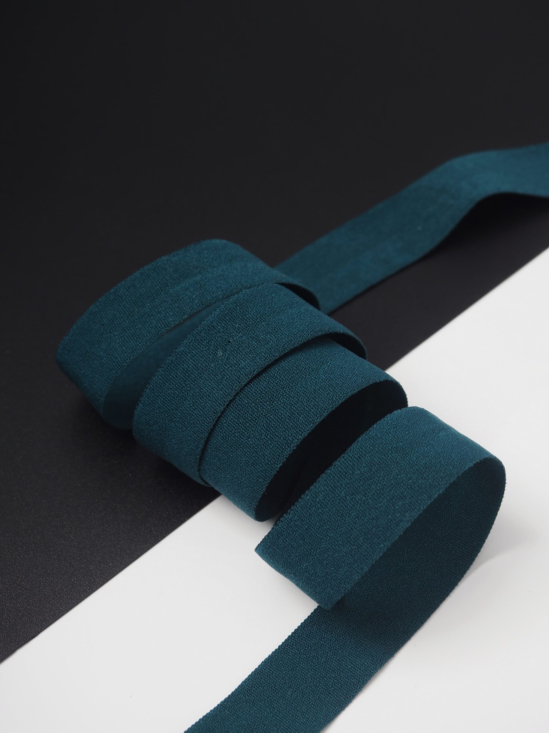 Бейка эластичная темно-зеленая матовая ширина 15 мм