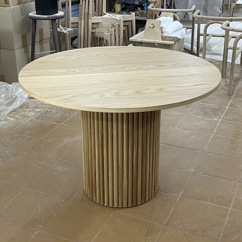 Круглый стол на реечной ноге из дерева - RITMO