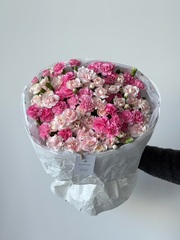 Моно букет из кустовых диантусов в розовом оттенке 35 шт