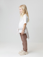 фуфайка  для девочки  КР 302819/сахар к631