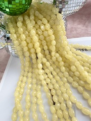 Нить бусин из тонированного кварца 8-9мм (галтовка)