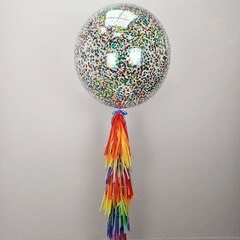 Шар-гигант с разноцветным конфетти на ярком хвосте