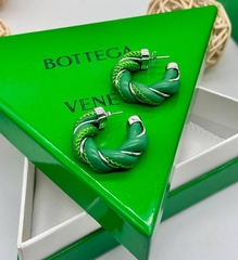 30123 - Серьги конго витые из кожи и латуни в стиле Bottega  (lux)