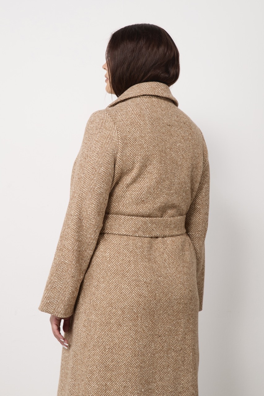 Пальто с бахромой в елочку