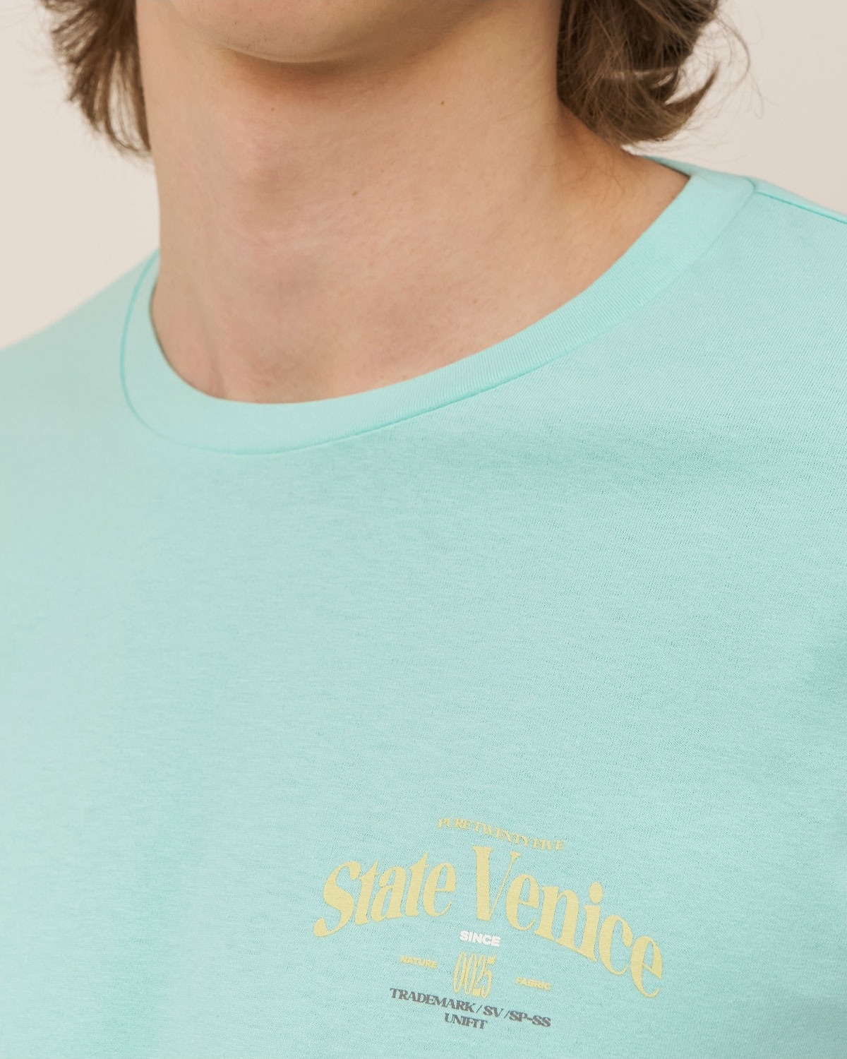 Укороченная футболка