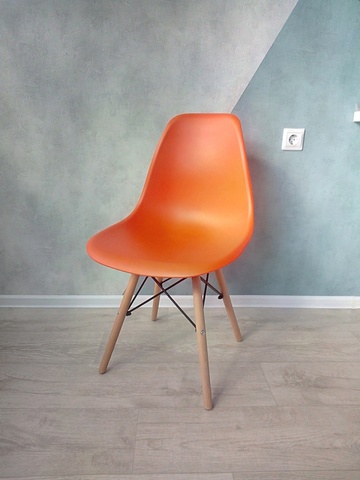 Интерьерный дизайнерский кухонный стул Eames DSW Style Wood, оранжевый