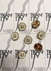 Пуговица металлическая на ножке с жемчугом (Металл/цветная эмаль, Золотой металл/эмаль слоновая кость, 26)