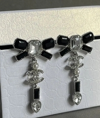 Серьги кресты CHANEL чернобелые