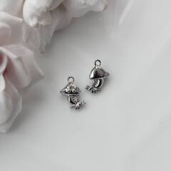 Подвеска Грибочек с фианитами 13*10 мм, родий, П564