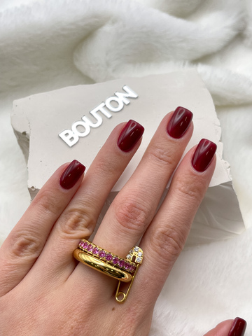 Золотистое двойное кольцо с розовыми камнями и булавкой