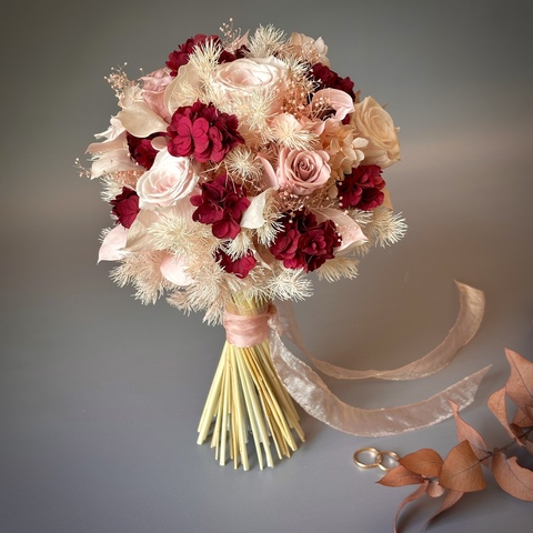 «Розовое счастье» - свадебный букет из стабилизированных цветов