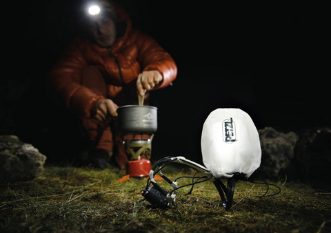 Картинка фонарь налобный Petzl TIKKA CORE серый - 7