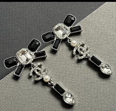 Серьги кресты CHANEL чернобелые