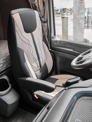 Чехлы Люкс DAF XF 106 (экокожа, черный цвет, бежевая вставка)