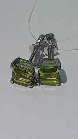 Хризолит (пусеты из серебра)