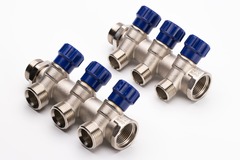 Коллектор с вентилями RIIFO Flow 3/4" ВР/НР 3x1/2"НР Конус ц/ц 35 мм синие рукоятки