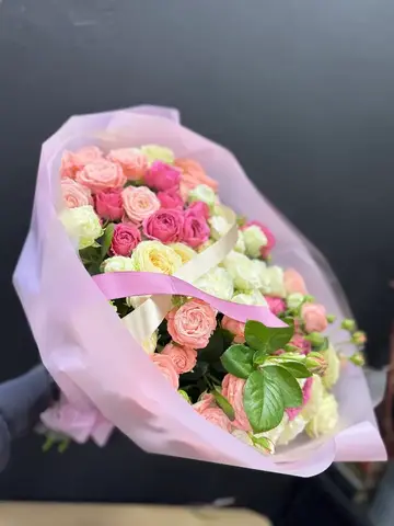 Букет из кустовой розы, 13шт