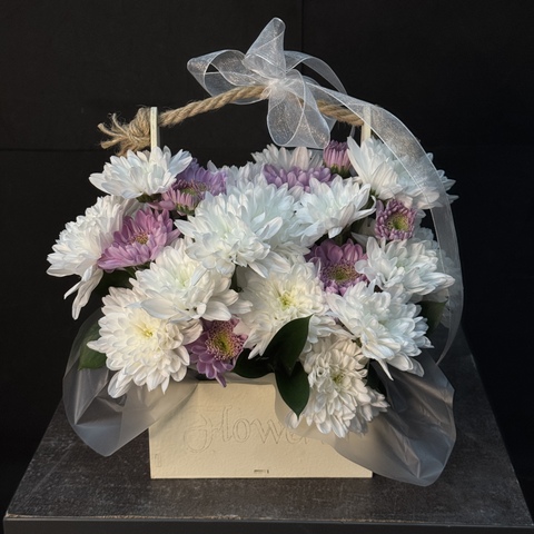 Корзинка с хризантемами