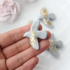 Подвеска фарфоровая Птичка серая с золотом 34*42 мм S049