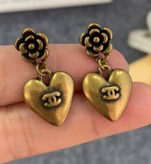 sergi-pusety-chanel-s-podveskoj-v-forme-serdca