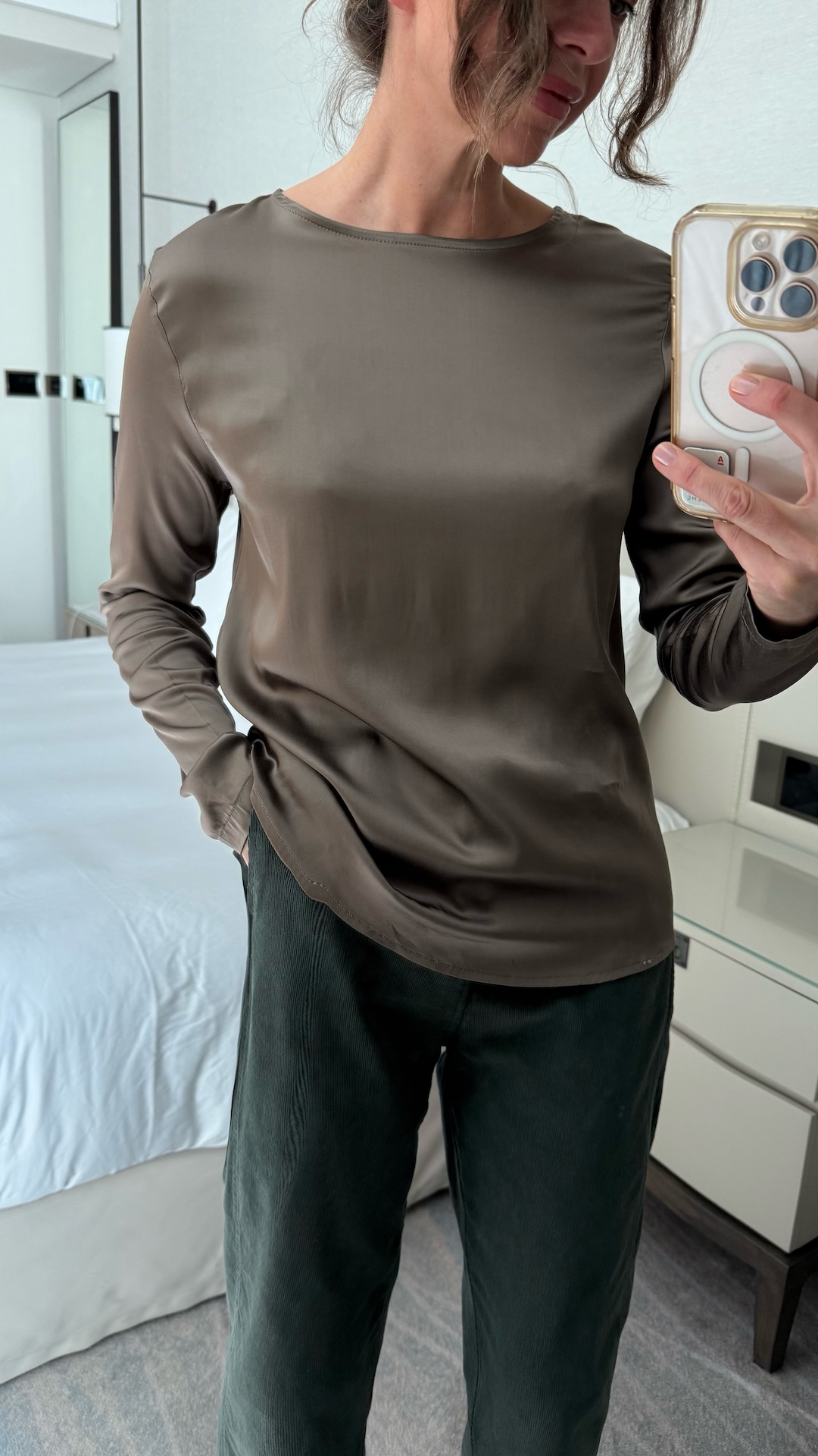 Атласный лонгслив