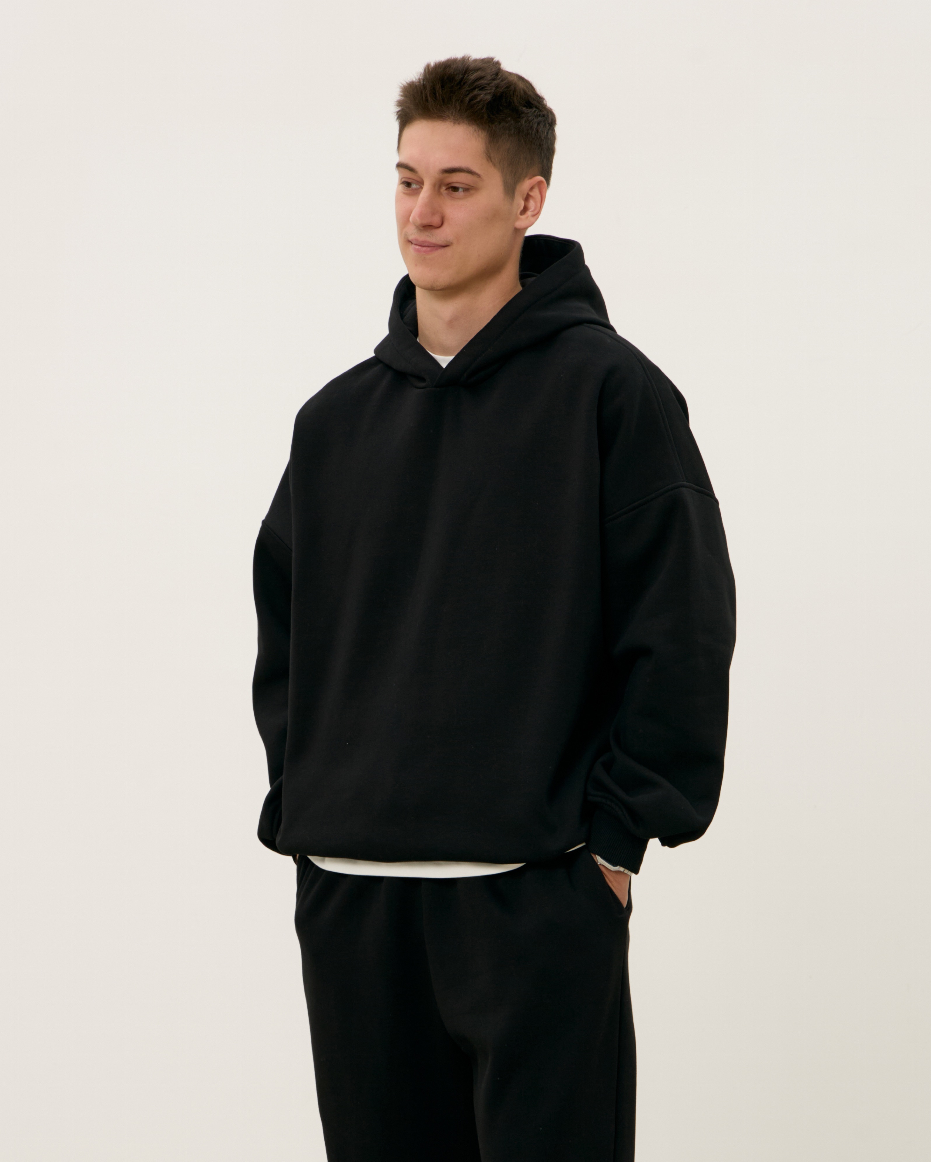 Худи MAN OVER, с начесом, черное