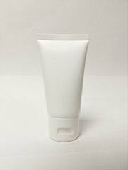 Тюбик 50мл пластик белый с откидной крышкой