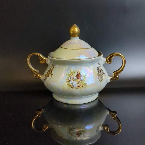 Сахарница фарфоровая в стиле Мадонна, золочение, перламутр, винтаж времен СССР 1970-1990 гг