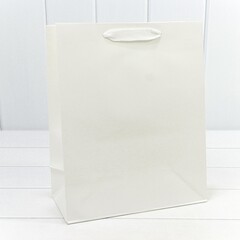 Пакет подарочный M вертикальный, Крафт, Однотонный, Белый, 26*32*13 см (Д*В*Ш)
