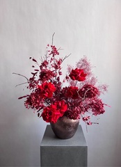 Композиция в кашпо Леукадендрон