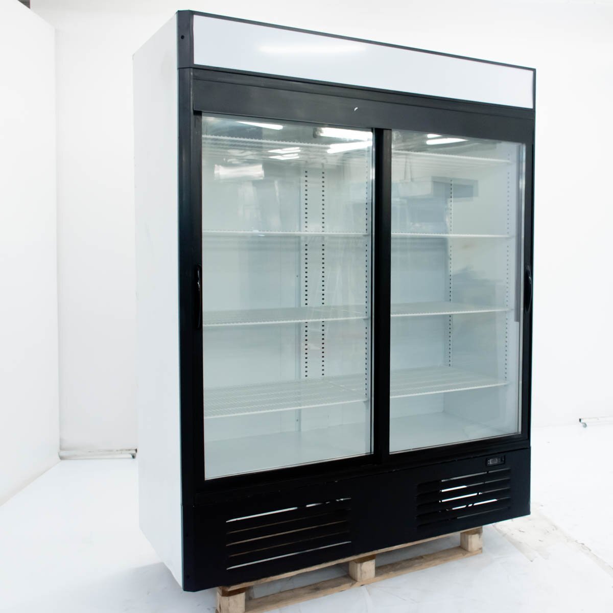 шкаф холодильный капри п 390м