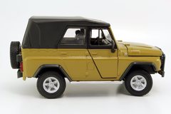 UAZ-Hunter 4x4 2004 with awning Autobahn Bauer 1:24