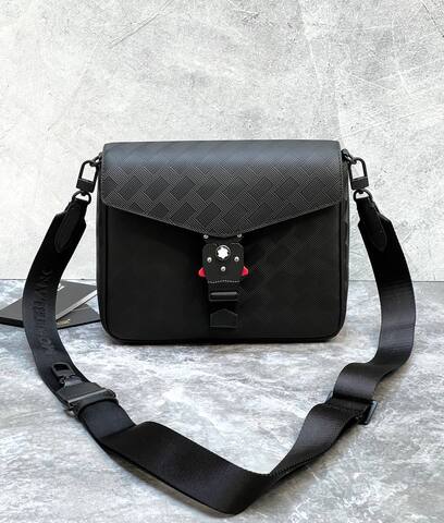 Сумка ENVELOPE MONTBLANC EXTREME 3.0 C ПРЯЖКОЙ LOCK 4810 В ВИДЕ БУКВЫ М